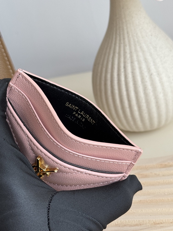 イヴサンローラン財布着用イメージ